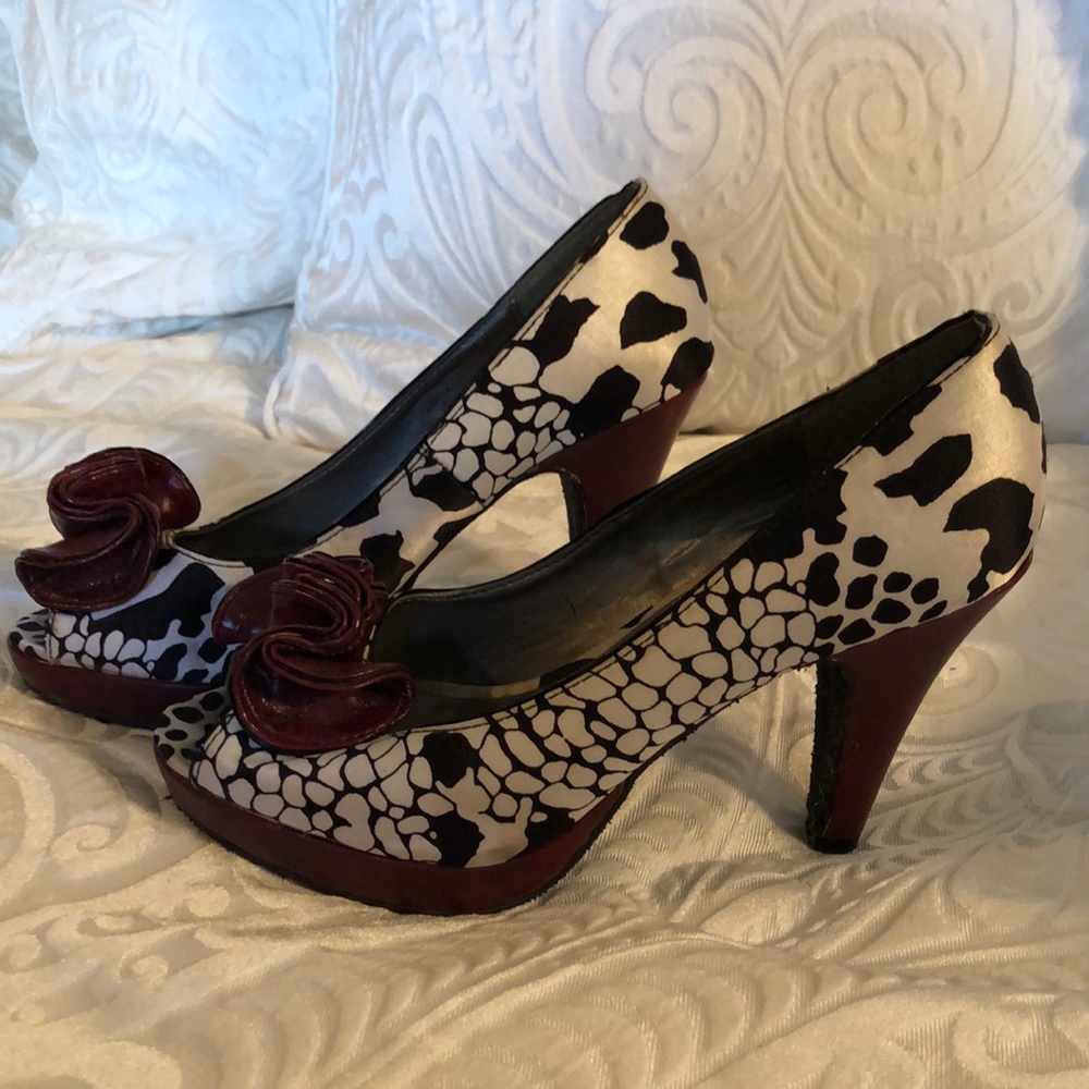 Opened toe platform heels